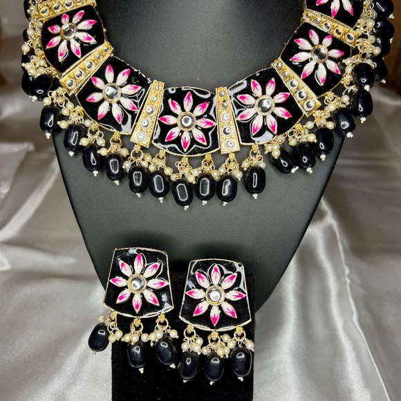 Gold Plated Designer Meenakari And Kundan Designer Choker Necklace Set - Picture 2 of 2